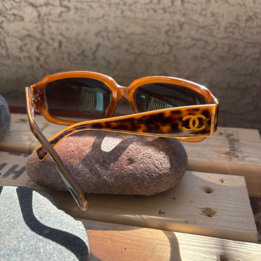 Chanel sunglasses - Picture 4 of 7